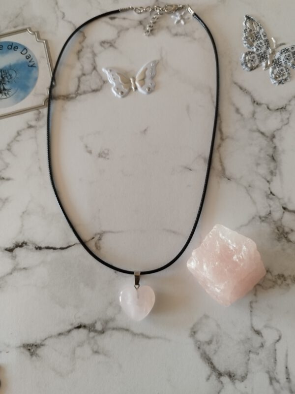 Collier avec coeur en quartz rose