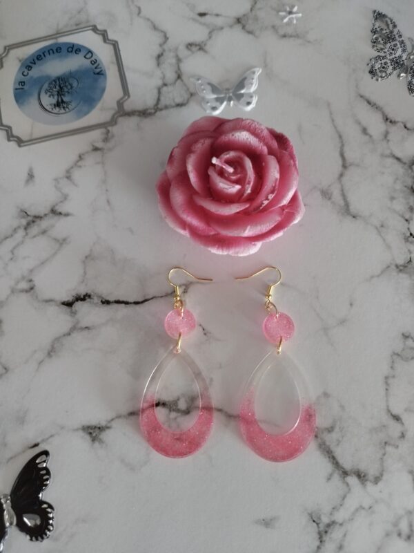 Boucle d oreille avec motif  goutte d'eau , pailletée rose