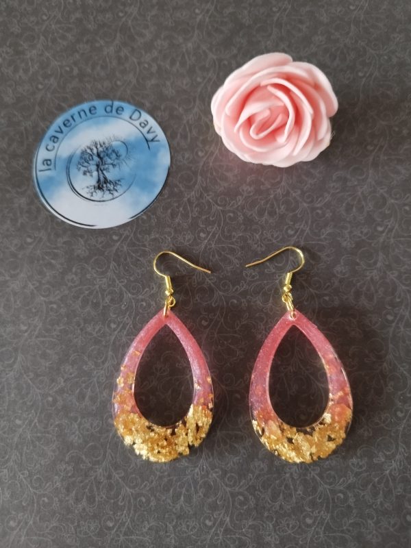 Boucle d'oreille goutte d’eau avec feuille doré