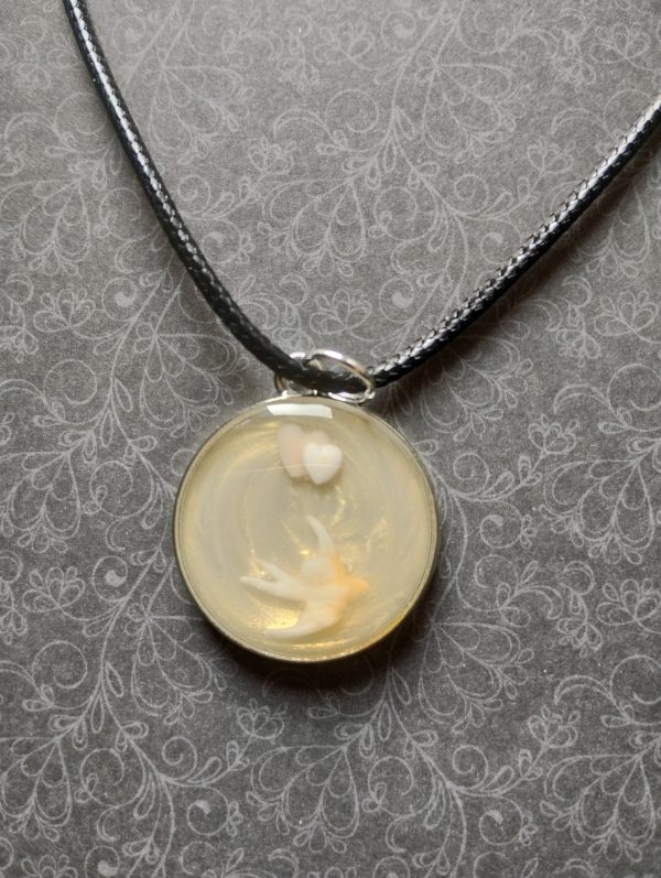 Collier colombe avec cœur quantité limitée – Image 2