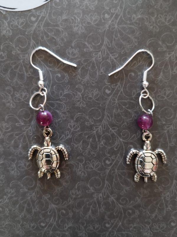 Boucle d'oreille tortue avec véritable pierre améthyste – Image 2