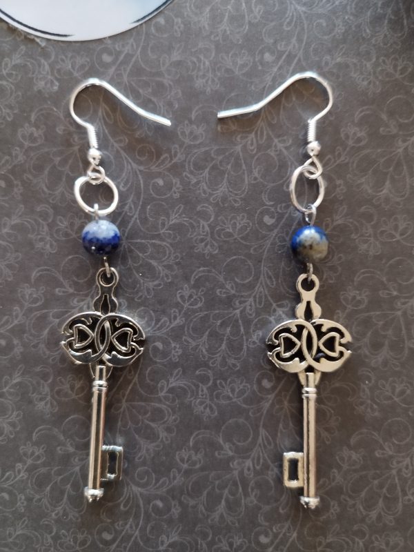 Boucle d'oreille clé avec véritable pierre lapis-lazuli – Image 2