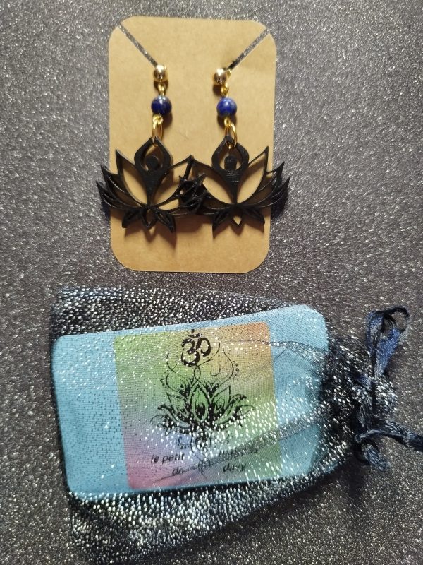 Boucles d’oreilles fleur de lotus avec Lapis-lazuli et Angélite bleu
