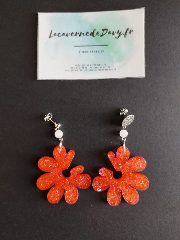 Boucles d'oreilles fleur a paillette avec pierre de quartz rose – Image 2