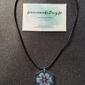 Collier unique fleur bleu en résine pailletée