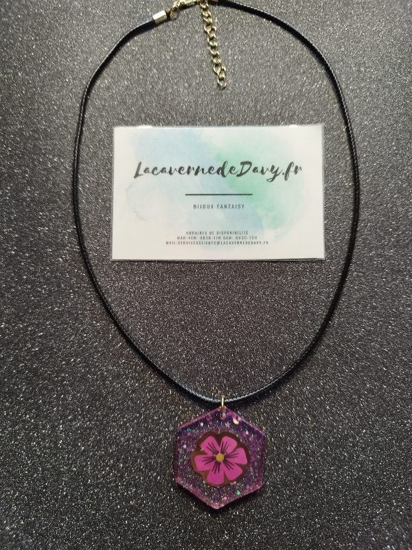 Collier fleur rose unique en résine pailletée