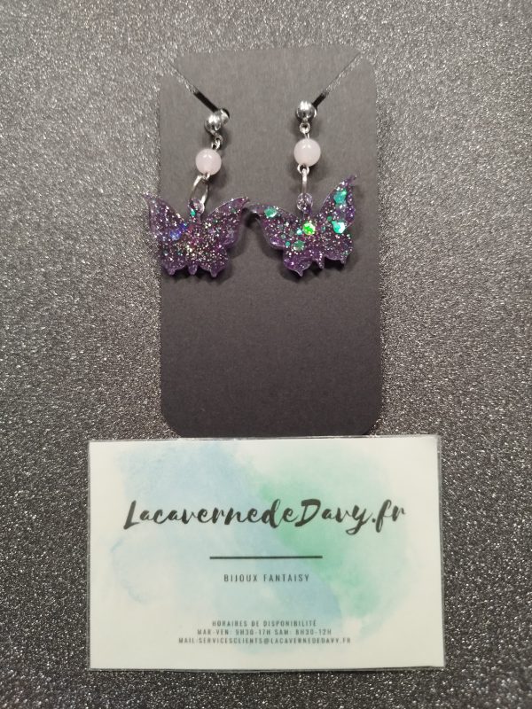 Boucles d'oreilles papillon pailletée avec pierre de quartz rose – Image 2