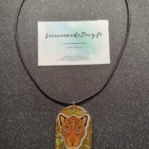Collier tête de léopard unique en résine