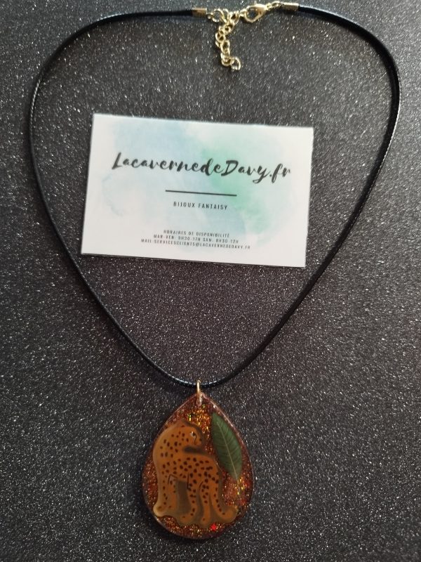 Collier unique goutte d'eau léopard en resine