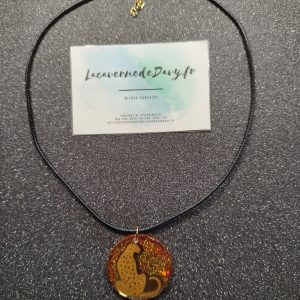 Collier rond léopard en résine unique