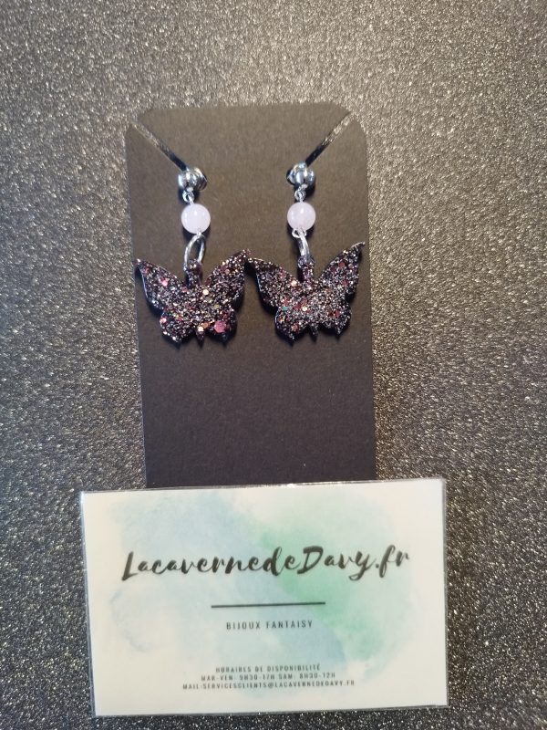 Boucles d'oreilles papillon pailletée avec pierre de quartz rose – Image 3