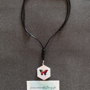 Collier papillon multicolore pailletée