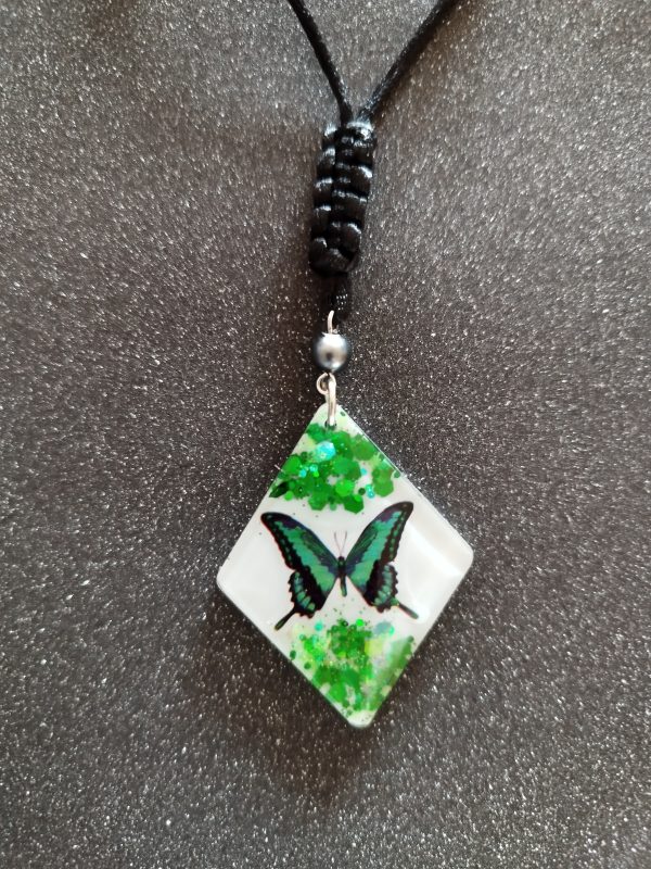 Collier papillon vert pailletée – Image 2