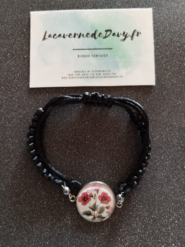 Alt="Bracelet Fleur Éternelle femme porté au poignet"