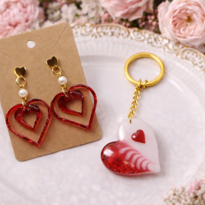 Parure Double Cœur Passion – porte-clé et boucles d’oreilles